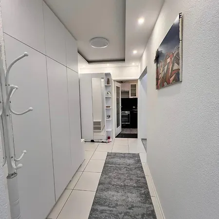 Dania Apartment